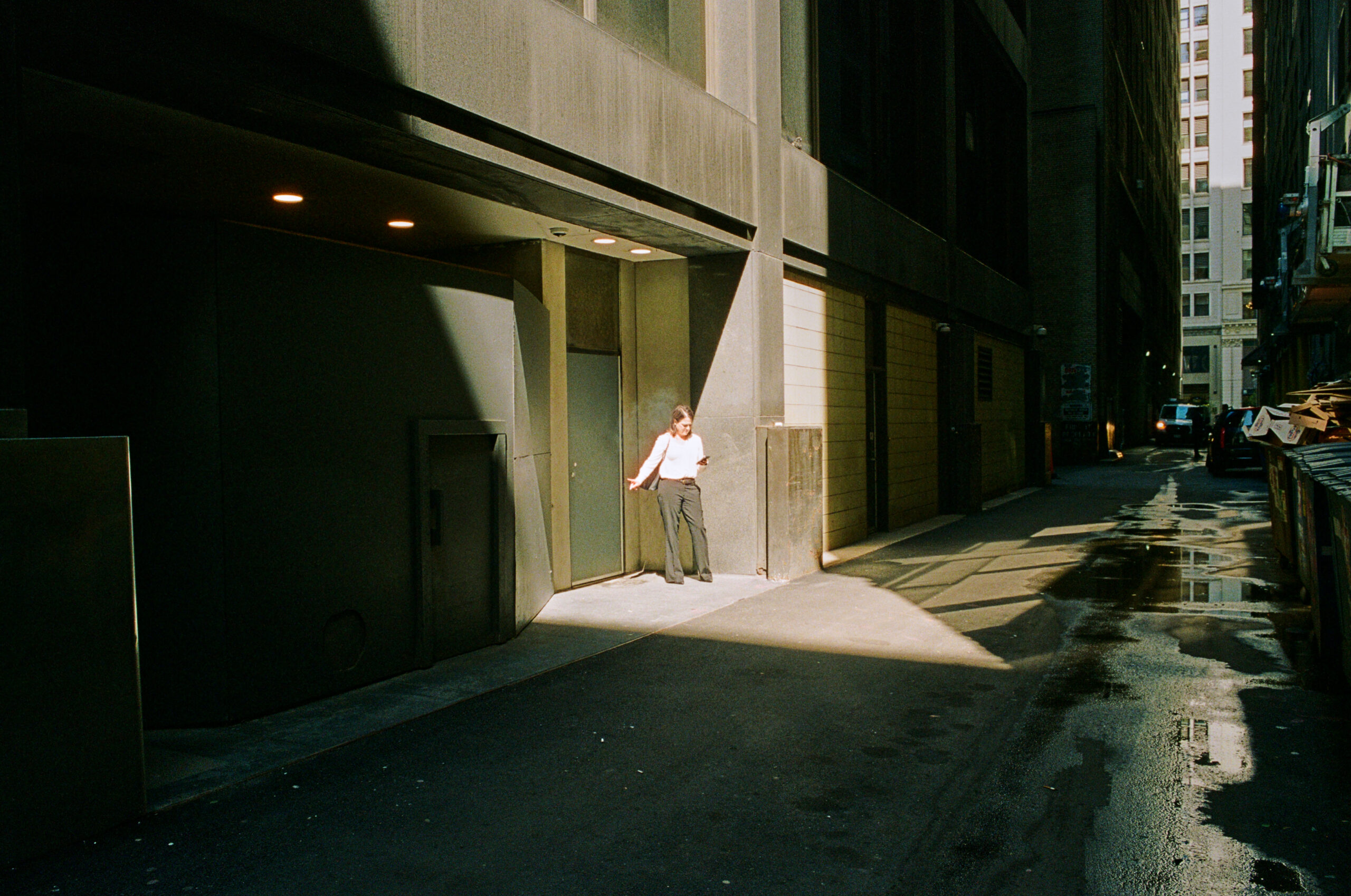 Finding sun in an otherwise dark place_000047210009