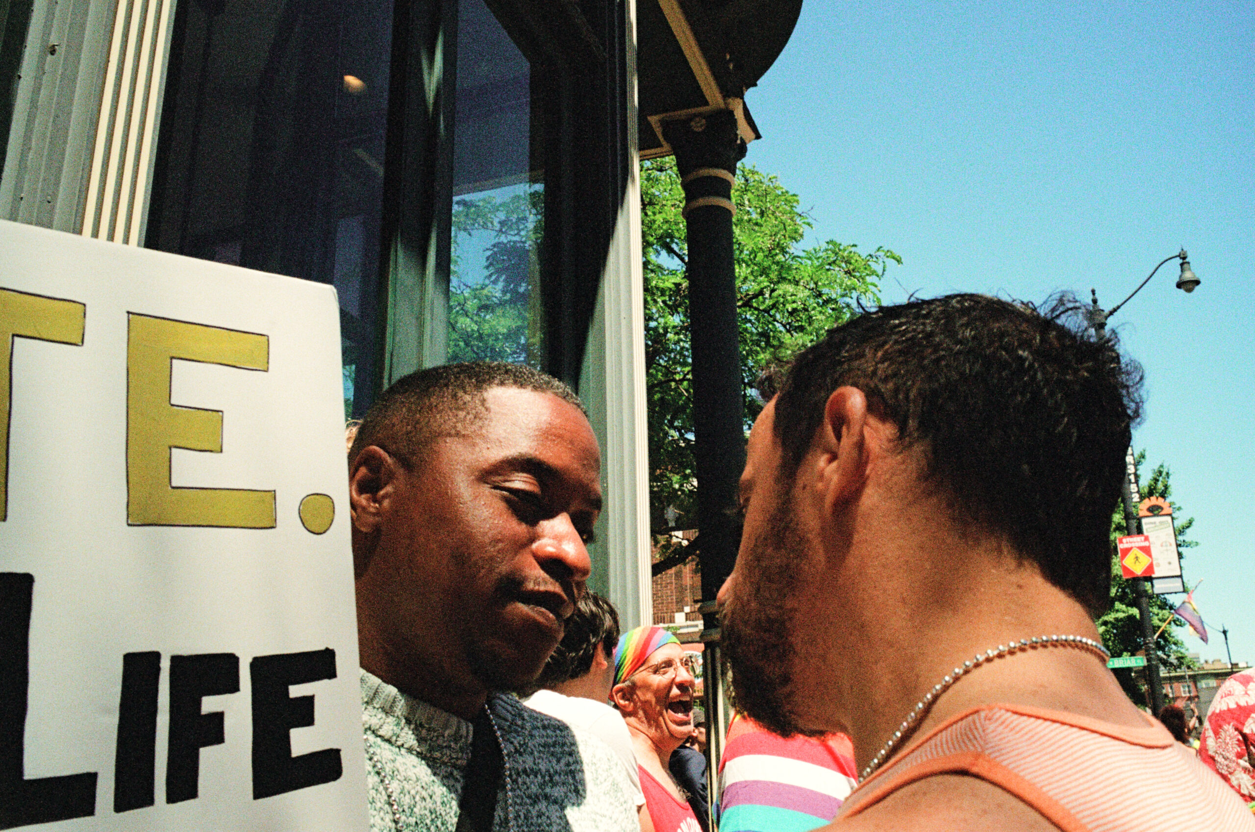 Man in the Middle_000020670022